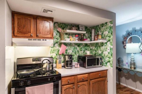PHILADELPHIA SECLUDED URBAN 1 BDRM APTQUEEN BED